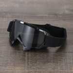 Uduvastased prillid mootorratastega s&otilde;itmiseks, murdmaasuusatamise kaitseprillid, tuule- ja ultraviolettkiirtevastased liiva- ja liivakaitseprillid.