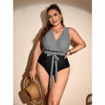 Bikiinid, uus seksikas kost&uuml;&uuml;m, &uuml;hes t&uuml;kis ujumistrikoo must triibuline pluss suuruses ujumistrikoo 0XL must