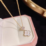 Neljaleheline ristiku kaelakee Uus p&auml;rlmutrist ripats, kerge luksuslik ni&scaron;&scaron; seenior temperamendiga &otilde;rn armas naiste kaelakee