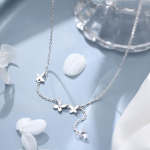 Butterfly kaelakee Ins Cold Wind Lihtne narmastega rangluukett naiste kerge luksuslik temperament Niche Design Sense uus tugev kett