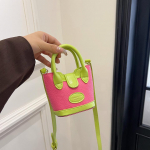 Armas, &otilde;rn ja pehme PU-siduri kott, mis sobib igap&auml;evaste asjade, n&auml;iteks huulepulga ja mobiiltelefoni klahvide jaoks.