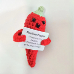 Uus positiivse energiaga kartuli-kallistasku mini k&auml;sitsi valmistatud pehme villane kudumisnukk kaardiga Naljakas j&otilde;ulukingitus Kodutoa kaunistamine