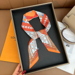 Retro siidist sall: Mitmek&uuml;lgne juuste-, peapael- ja kotiaksessuaar naistele 98x6 cm