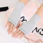 1 paar naiste ka&scaron;miirist s&otilde;rmedeta soojad talvekindad, randmesoojendajad One Size must