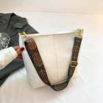 Laia geomeetrilise rihmaga &otilde;lakott Suure mahutavusega Crossbody kotid naistele Retro Pu-nahast naiste kott ostlemiseks ja reisimiseks 24x12x26cm