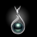 BELLA BOX klassikaline naiste ripats kaelakee magevee imitatsiooniga musta p&auml;rli kalliskividega must