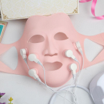 Punase valguse fotonteraapia mask Akupunkti vibratsiooniga n&auml;omasseerija kontrolleriga N&auml;o aknet v&auml;hendav kortsudevastane nahahooldusvahend roosa