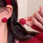 Ankola punased geomeetrilised k&otilde;rvar&otilde;ngad: Tipptasemel s&uuml;gis- ja talvine stiil trendikatele naistele &ndash; stiilsed ja mitmek&uuml;lgsed kuulsuste k&otilde;rvaehted A2079 punane