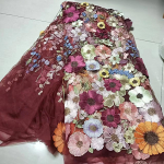 3D aplikatsiooniga tikitud pitskangas laste kleidi jaoks