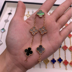 Boutique Neljak&auml;pa Ristikheina Viie &Otilde;iega K&auml;ev&otilde;ru 18K Kerge Luksus Ins Disain Mood Peen Mitmek&uuml;lgne Meeste ja Naiste Mudelid K&auml;ev&otilde;ru Boutique Bracelet