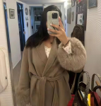 Naiste l&uuml;hike kraavimantel s&uuml;gava V-kaelusega, ise seotava v&ouml;&ouml;ga ja hallide karvaste tutiga mansettidega, elegantne vabaaja stiil XL