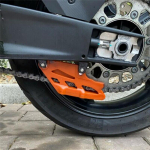 Mootorrattaketi juhik Rihmaratas Ketid Stabilisaator Kaitseplaat Kaitsmed Osad Tarvikud CFMOTO 800MT 800 MT 2025-2025 jaoks(Must) must