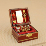 1/12 Scale Nukumaja Miniatuursed t&auml;idisega puidust ehtekarbi magamistoa aksessuaarid