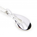 Altesse [H3416] &ndash; valge 'C&acirc;lin' h&otilde;bedane kaelakee h&otilde;be