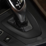 Auto keskkonsooli k&auml;iguvahetuse raami trimm BMW F20 F30 F32 F33 F34 F36 1 3 4 seeria nahast k&auml;igukasti dekoratiivse vasakpoolse rooli jaoks must