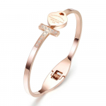 Simple Fashion Cross Love Titanium Steel Couple T-s&auml;rk Word Lock roosa kuldne v&auml;rv