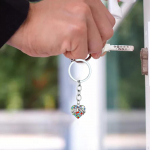 Rhinestone auto v&otilde;tmehoidja koti ripats Loov s&auml;delev s&uuml;damekujuline metallist v&otilde;tmehoidja jaoks MOM