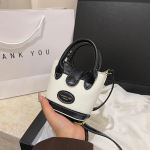 Armas, &otilde;rn ja pehme PU-siduri kott, mis sobib igap&auml;evaste asjade, n&auml;iteks huulepulga ja mobiiltelefoni klahvide jaoks.