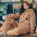 Saab kanda v&auml;ljas pidžaamaga igakuised riided s&uuml;nnitusj&auml;rgne imetamine rasedatele pidžaama rasedatele p&otilde;etamine pluss paksud koduriided M