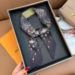 Retro siidist sall: Mitmek&uuml;lgne juuste-, peapael- ja kotiaksessuaar naistele 98x6 cm