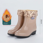 Naiste veekindlad keskmise s&auml;&auml;rega talvised vihmasaapad - Libisemiskindlad, sametvoodriga, moekad, paksustatud soojuse tagamiseks Size 38