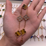 Boutique Neljak&auml;pa Ristikheina Viie &Otilde;iega K&auml;ev&otilde;ru 18K Kerge Luksus Ins Disain Mood Peen Mitmek&uuml;lgne Meeste ja Naiste Mudelid K&auml;ev&otilde;ru Boutique Bracelet