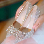 Moodsad Naiste K&otilde;rge Kontsaga Kingad Trend Elegantne Kristall Terava Ninaga Pumbad Retro Madala Suuga Banketipidu Pulmad Naiste Kingad Zapatos Mujer 35