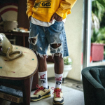 FlowStreet Meeste &Uuml;liRebitud Kulutatud Denim L&uuml;hikesed P&uuml;ksid Vintage Hele Pesu K&uuml;ljest Rebitud &Auml;&auml;r p&otilde;lvepikkusega teksad Streetwear Kottis Laiad Jean L&uuml;hikesed P&uuml;ksid M