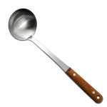 Puidust k&auml;epidemega spaatliga k&ouml;&ouml;gin&otilde;ud k&ouml;&ouml;giriistad praadimislabidaga majapidamises p&otilde;letusvastane supilusikas 01