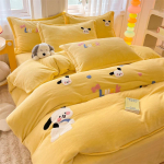 Talvise flanelliga paksendatud &uuml;hev&auml;rviline piim sametne neljaosaline joonisfilmi r&auml;tik tikitud kahepoolne sametine tekikate 1.2m three-piece set