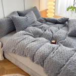 S&uuml;gis- ja talvet&uuml;&uuml;p A k&uuml;&uuml;lik pl&uuml;&uuml;skarusnaha imitatsioon l&otilde;igatud piim samet j&auml;nes samet neljaosaline tekikott 1.5m bed sheet 4pcs