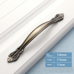 Kapp t&otilde;mmatakse k&ouml;&ouml;gikapi ukse t&otilde;mbamise k&auml;epidemed nupud vana Euroopa stiilis alumiiniumsulamist BRZ-128