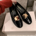 &Uuml;lipehmed kuldse pandlaga laisad pealet&otilde;mmatavad kingad naistele, ehtsast nahast mokassiinid, naiste v&auml;ikesed nahkkingad pendelr&auml;ndeks 40 must