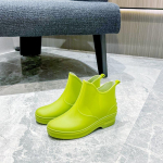 Uued mitmek&uuml;lgsed moes vihmasaapad naiste k&otilde;rge s&auml;&auml;rega &uuml;hev&auml;rvilised veekindlad ja libisemiskindlad pealisr&otilde;ivad kommiv&auml;rvi sametine soe 40