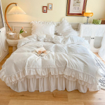 4 tk Valge Korea printsessistiilis 100% puuvillane voodipesukomplekt Kahekihiline pitsvolangidega tekikate Voodiseelik Voodikate Padjap&uuml;&uuml;rid 1.8X2m Bedskirt 4pcs valge