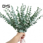 24 tk keskkonnas&otilde;bralikud tehisrohelised lehed, mis ei kastmist, vastupidavad 38 cm simuleeritud eukal&uuml;pti rohelised taimeoksad