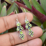 Peridot Gemstone k&auml;sit&ouml;&ouml;na valmistatud boho disaink&otilde;rvar&otilde;ngas, rippuv naiste k&otilde;rvar&otilde;ngas, k&otilde;rvar&otilde;ngas talle, 925 h&otilde;be, kihluskingitus