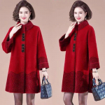 S&uuml;gisene plusssuuruses kasukas keskealistele naistele, valmistatud naaritsa ka&scaron;miirist r&otilde;ivastest 4XL punane