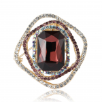 K&otilde;rgekvaliteedilisest loomingulisest sulamist kivist ruudukujuline pross, suurep&auml;rane ja mitmek&uuml;lgne naiste kleit, r&auml;tik, rinnalillede aksessuaar punane