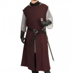 K&auml;sitsi valmistatud tikandid Keskaegne Halloweeni r&uuml;&uuml;tel viikingite tuunika Cosplay kost&uuml;&uuml;m Varrukateta s&auml;rgid Meeste kost&uuml;&uuml;mid Renaissance Surcoat Tabard LARP S