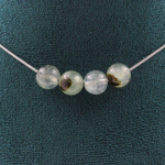 Pierres et Min&eacute;raux. Collier 4 perles Prehnite d'Afrique 8 mm Chaine en acier inoxydable Collier femmes, hommes. Taille personnalis