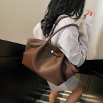 2025. aasta retromoodne naiste suure mahutavusega Crossbody &otilde;lakott 36x14x27 pruun