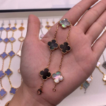 Boutique Neljak&auml;pa Ristikheina Viie &Otilde;iega K&auml;ev&otilde;ru 18K Kerge Luksus Ins Disain Mood Peen Mitmek&uuml;lgne Meeste ja Naiste Mudelid K&auml;ev&otilde;ru Boutique Bracelet