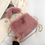 Yogodlns Simple Faux Fur Tote Bucket Bag Metal Chain Crossbody kott Naiste igap&auml;evaseks vabaajakasutuseks Paluskott karvane rahakott 22x5x18cm must