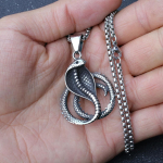 Uued Euroopa ja Ameerika hip-hopi aksessuaarid, Loomasilmad, Kobra ripatsiga kaelakee, Titaanteras 50CM(Necklace Size)