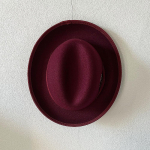 Uued Briti stiilis villvildist Fedora m&uuml;tsid meestele Rullitava servaga Homburg H&auml;rrasmehe Kiriku Jazzi M&uuml;ts Peo Kleitim&uuml;ts 56-58CM burgundiapunane