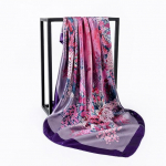 90*90cm Ruudukujuline siidist sall Naiste sallid Kaelasall Disainerprint &Scaron;ifoon Hijab Sall Foulard Lady Neck Sallid Pehme Suur Bandana