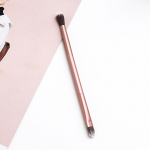 Lauv&auml;rvi meigipintsel lauv&auml;rv lauv&auml;rvi kulmude ninavarje segav peitekreem Silmapliiats &Uuml;he pintsliga kahepealine pintsel