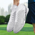 31&ndash;48 suured jalgpallijalatsid Meeste k&otilde;rge &uuml;laosaga teismeliste v&otilde;istlustreeningjalatsid Kunstmurust l&uuml;hikeste k&uuml;&uuml;ntega liimitud p&otilde;hjaga jalgpallisaapad 31 valge