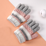 1 paar talviseid sooje lastekindaid armsaid triibulisi l&otilde;hki s&otilde;rmedega kootud kindaid poistele ja t&uuml;drukutele vanuses 3&ndash;8 aastat